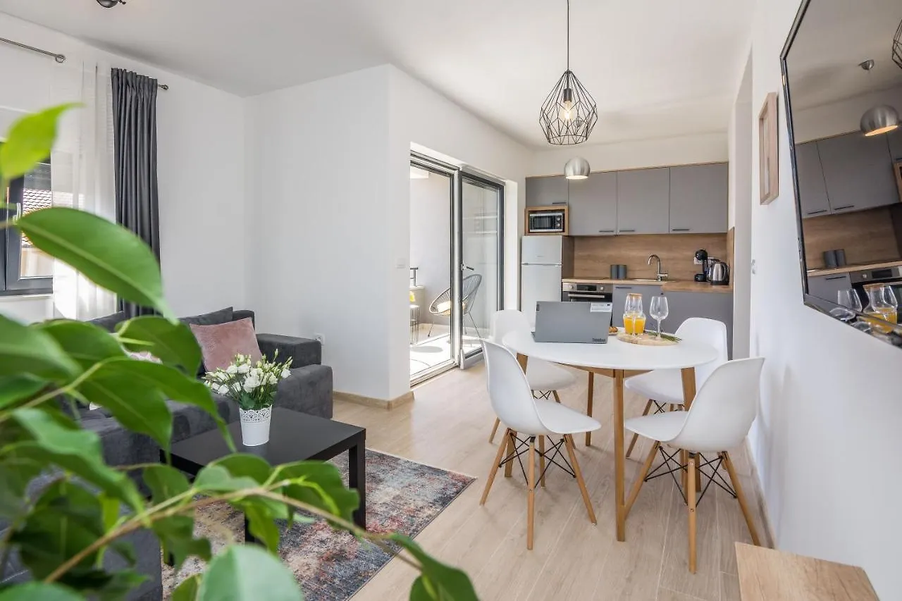Apartments Maella Zadar